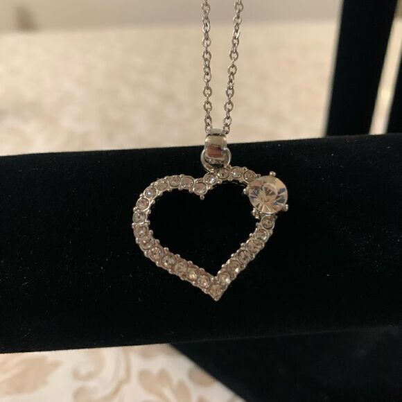Heart Necklace 18” w/ Rhinestones on Silver Tone Chain Gorgeous - Picture 4 of 5